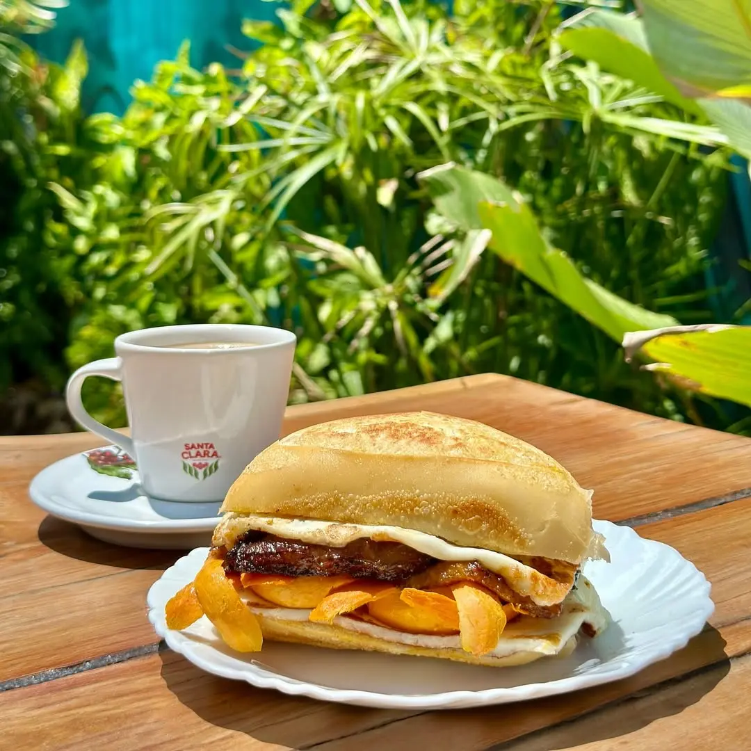 Decoração regional do Angatu Café