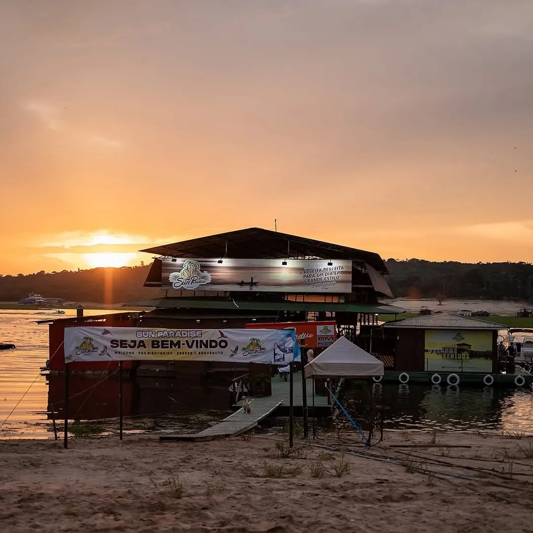 Festa no Flutuante Sun Paradise