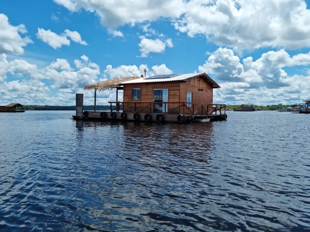 Ambiente do Odara Flutuante