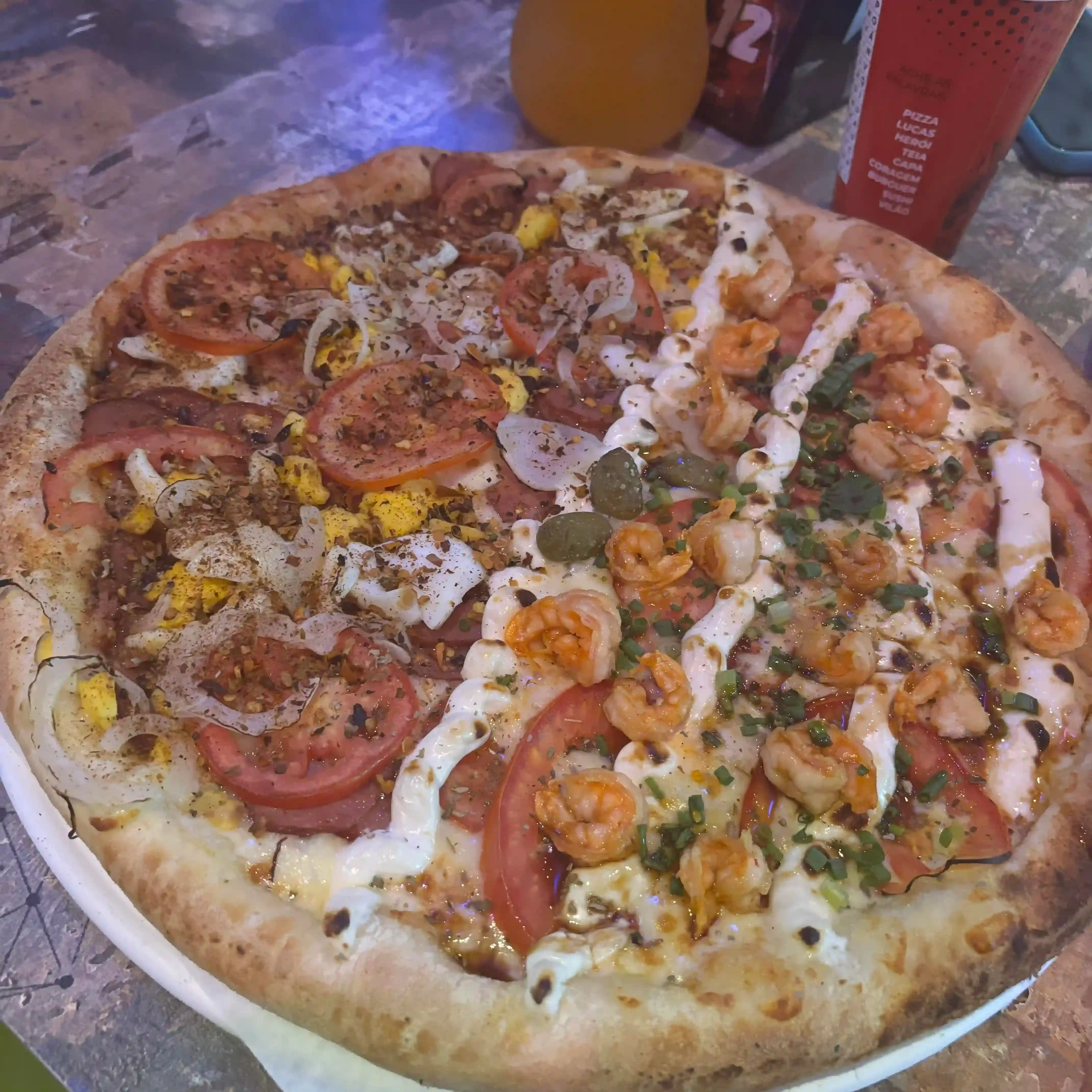 Pizza grande especial de camarão com catupiry e mexicana